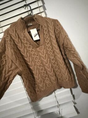 Cable Knit V-Neck Sweater in Camel